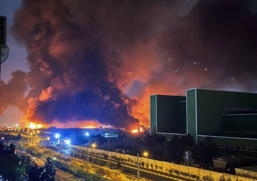 Ziua 37, război în Orientul Mijlociu Al doilea militar american, recuperat. 6 salve de rachete către Israel. Trump: Deschideți nenorocita de strâmtoare, ticăloși nebuni! Iranul răspunde: Întreaga regiune va arde