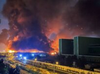 „Noaptea s-a transformat în zi”. Mărturii din Teheran după bombardarea depozitelor de petrol
