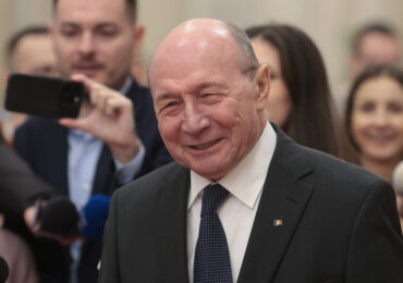 „Ce avem acum este rezultatul organizării ticăloase a alegerilor”, spune Băsescu. Fostul președinte cere refacerea coaliției