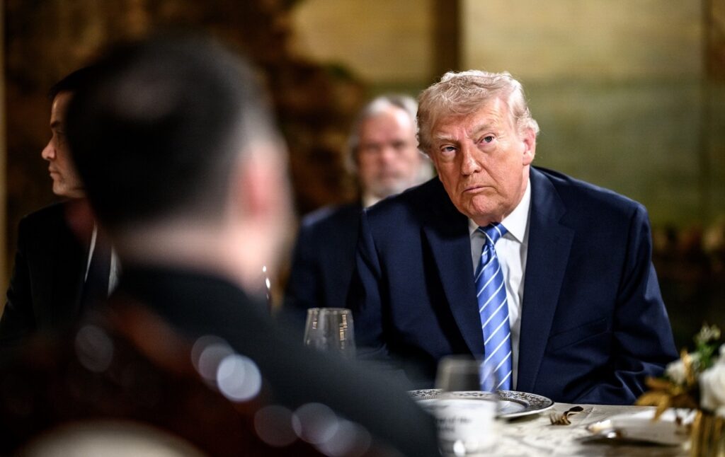 Trump spune că a câștigat războiul cu Iranul. Atunci de ce cere ajutorul lumii pentru a-l termina?