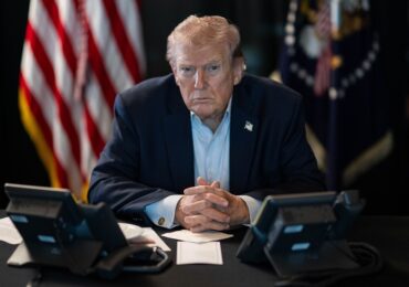 Trump anunță tarife de 25% pentru mașinile din UE importate în SUA