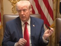 Trump întrerupe discuțiile serioase despre Iran în ședința de Cabinet pentru a vorbi despre… Sharpie (Video)