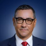 Ponta o acuză pe Oana Țoiu că a dat ordin ca fiica lui să nu urce în avionul care aducea români din Oman. Reacția ministrului de Externe