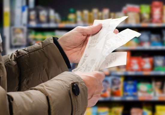 Mulți români spun că își gestionează bine banii, dar realitatea îi contrazice. Care este prima reacție în caz de urgență - sondaj XTB