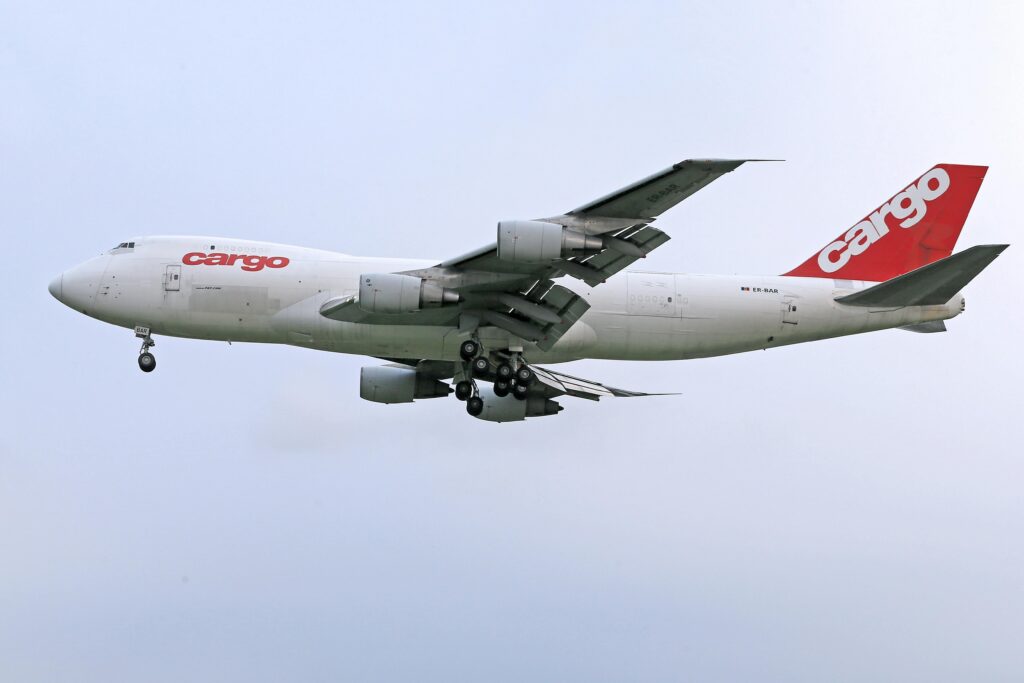 Războiul din Orient lovește transportul aerian de marfă: capacitatea globală scade cu peste 20%