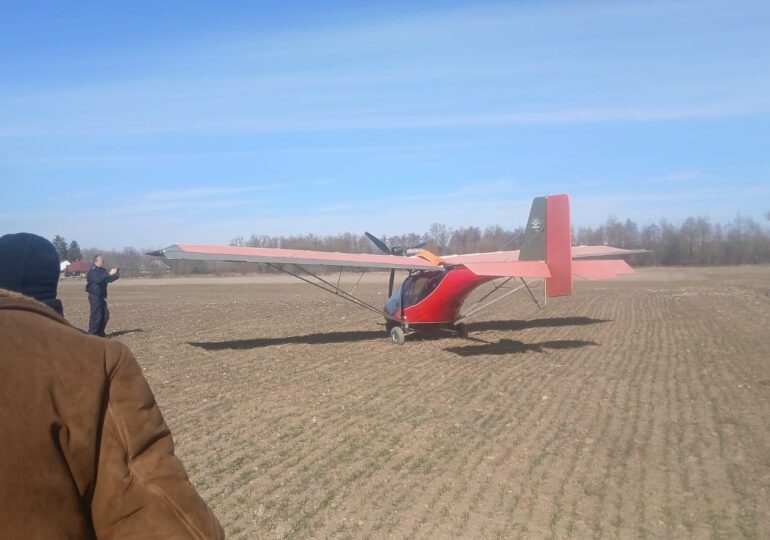 Un ucrainean a aterizat cu avionul la Suceava, după ce a fugit de războiul din țara sa. S-a ales cu dosar penal (Foto & Video)