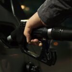 Analist economic, despre tăierea taxelor la carburanți: Decizia nu mai are impact semnificativ la pompă