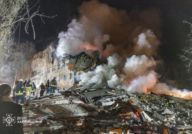 <span style="color:#990000;">Ziua 1474</span> O rachetă nouă folosită la Harkov, cel puțin 10 morți. Kievul lovește un depozit de petrol. Zelenski acuză cooperarea Rusia-Iran