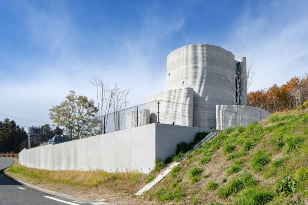 Premieră în Japonia: O casă cu două etaje imprimată 3D, inspirată de peșteri și rezistentă la cutremure (Foto)