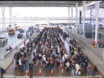 Cozi uriașe pe aeroporturile din SUA după demisia a sute de agenți de securitate (Foto & Video)