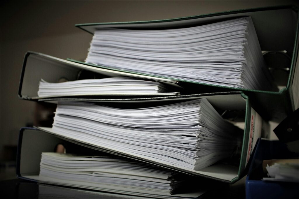 Guvernul desecretizează arhivele MAE despre anii tulburi ai tranziției: mineriadele, Revoluția și relația cu URSS, printre documentele deschise publicului