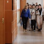 Paradox: Elevii români studiază multe limbi străine la școală, dar prea puțini tineri ajung să le și vorbească