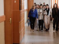 Paradox: Elevii români studiază multe limbi străine la școală, dar prea puțini tineri ajung să le și vorbească