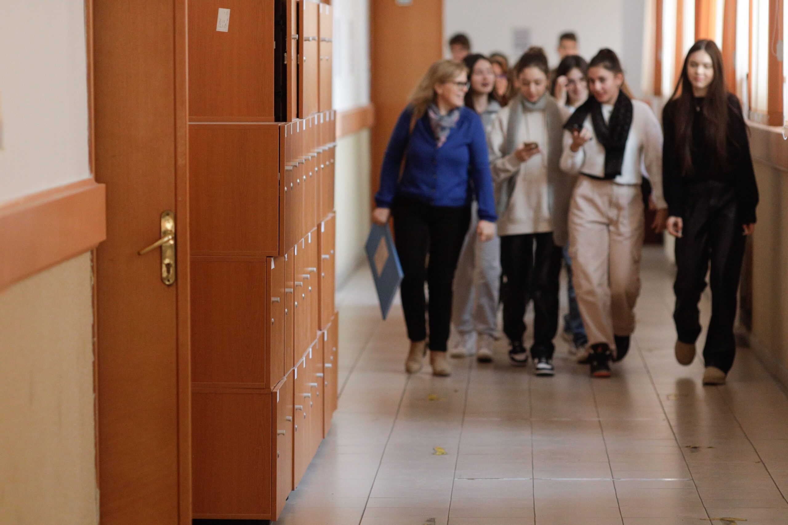 Parlamentul a desființat examenul dublu pentru admiterea la liceu