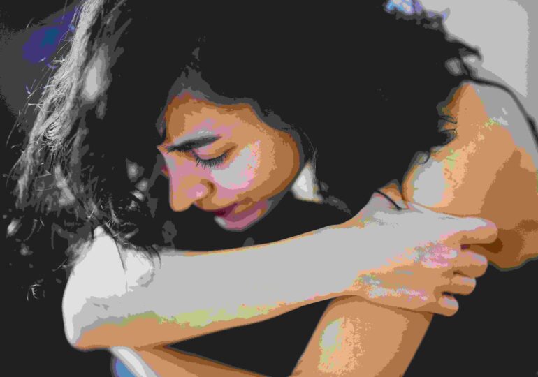 De ce femeilor le trece durerea mai greu decât bărbaților. Știința a găsit răspunsul