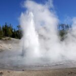 Cel mai mare gheizer acid din lume s-a trezit după șase ani și face spectacol