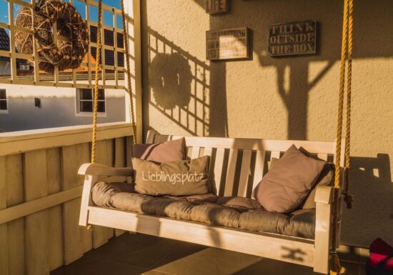 Nu e leagăn, nu e canapea, e ceva mai bun: Iată ce trebuie să știi înainte să alegi un balansoar de grădină