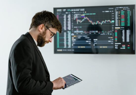 Strategii de succes pentru listarea la Bursa de Valori București: avantaje și capcane