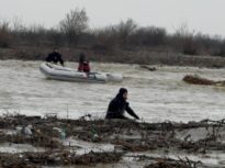 Inundații în Vrancea: evacuări în miez de noapte, mulți localnici refuză să plece din case