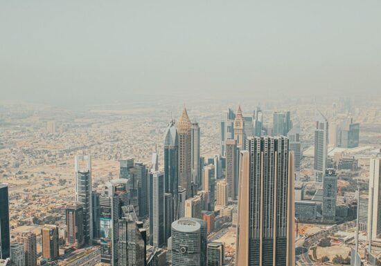 Activitatea pe aeroporturile din Dubai și Abu Dhabi, reluată doar parțial. MAE: Nu mergeți la aeroport fără confirmarea zborului