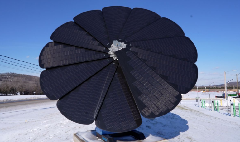 Panoul solar care „înflorește” în fiecare dimineață și urmărește soarele până la apus