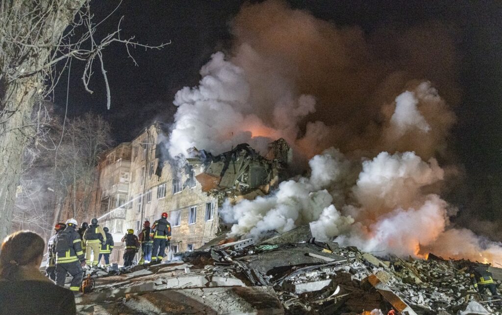 Ziua 1479 Ro-Alert și drone căzute în Tulcea, după un atac în portul Odesa. Medvedev acuză SUA că pregătesc apocalipsa zombi. Zelenski instituie Ziua limbii române în Ucraina