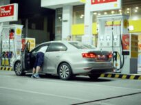 Motorina din România este mai scumpă decât ar justifica piața – analiză AEI