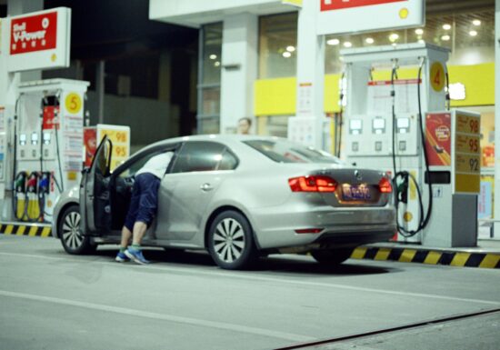 Creșterea prețului la carburanți. Guvernul ia în calcul măsuri de limitare