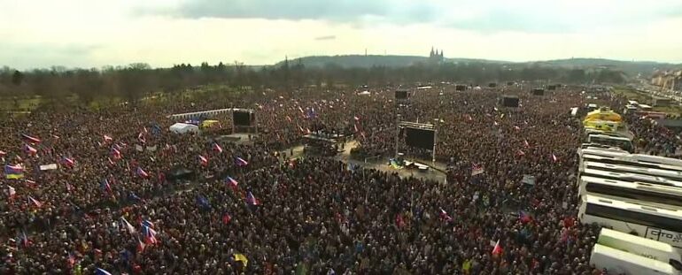 Cehia: Sute de mii de oameni au participat la cea mai mare manifestație antiguvernamentală din țară de după 2019 (Video)