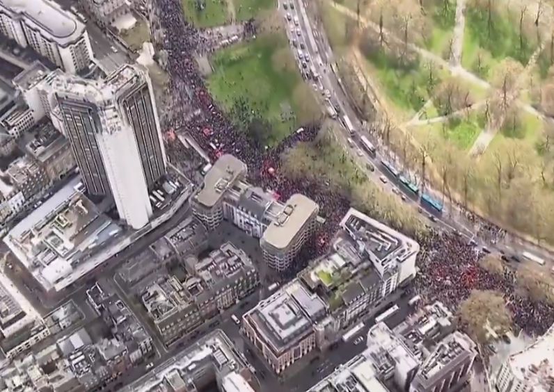 Protest de amploare la Londra față de extrema dreaptă (Video)