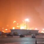 Incendiu devastator la o rafinărie din Mexic: 5 oameni au murit. Ploile au declanșat o deversare masivă de petrol (Video)