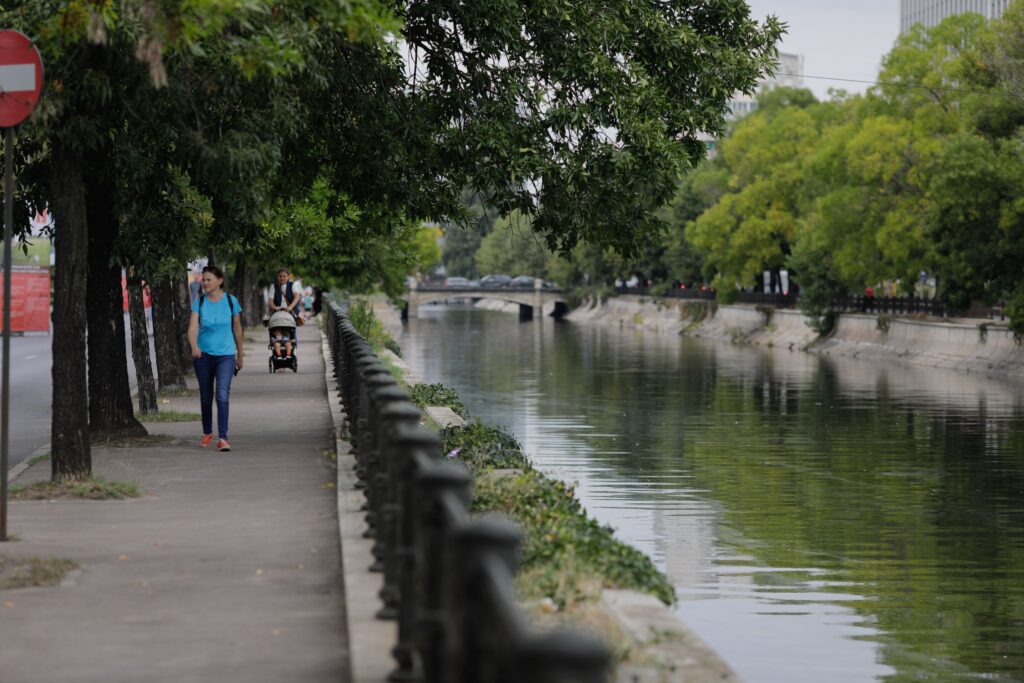 Râul Dâmbovița, viitoarea atracție a Bucureștiului. Autoritățile vor să-l transforme într-o promenadă urbană „ca afară”