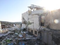 Ziua 12 de război în Orientul Mijlociu  Trei nave comerciale atacate în Strâmtoarea Ormuz. Iranul vrea despăgubiri. Meloni critică SUA și Israelul