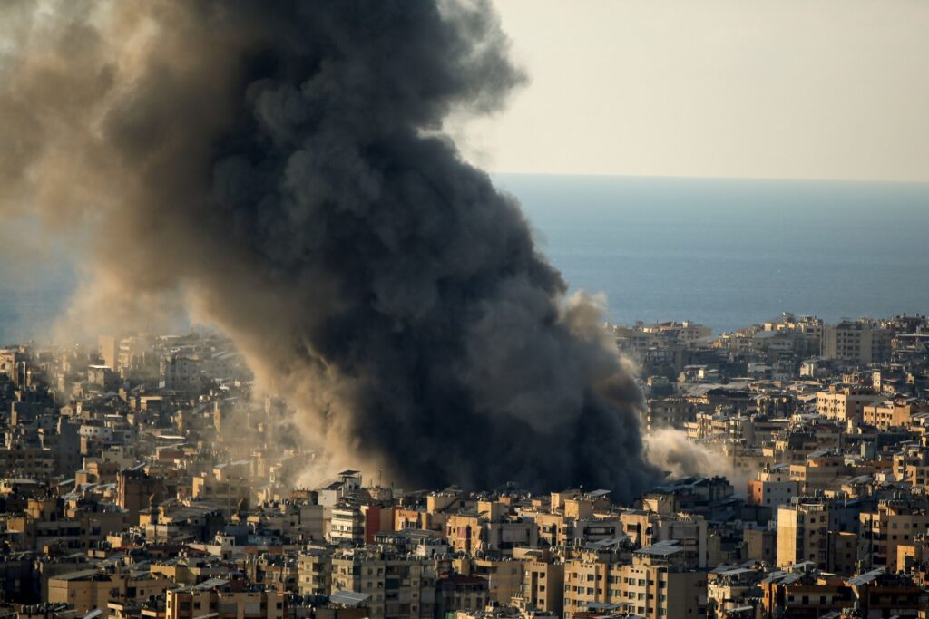 Ziua 4 de război în Orient Americanii au lovit 1.700 de ținte iraniene. Incendiu la Consulatul SUA din Dubai (Video) Surse: Al doilea fiu al ayatollahului Ali Khamenei a fost ales lider suprem