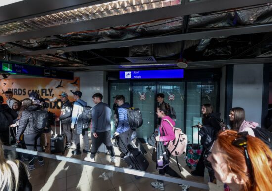 Bolojan: Prioritatea absolută e să aducem acasă, în siguranță, românii. Apoi, vom analiza modul în care a fost organizată repatrierea