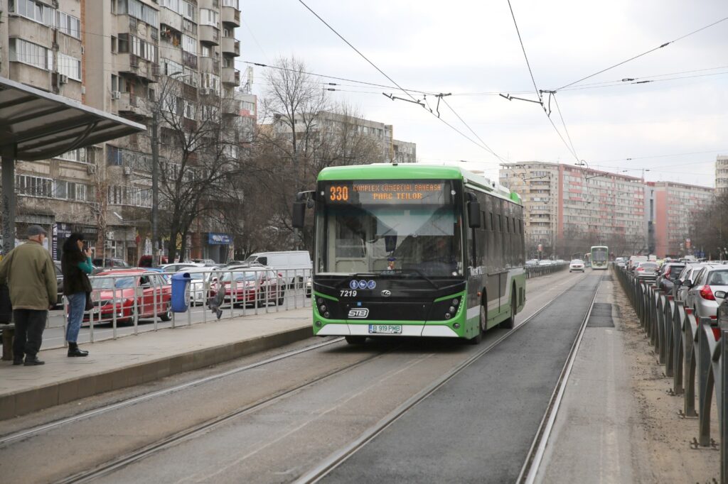 Autobuzele vor circula din nou pe șinele de tramvaie din București