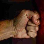 Oamenii care cred în teoriile conspirației nu duc lipsă de gândire critică - studiu. De ce gândesc așa