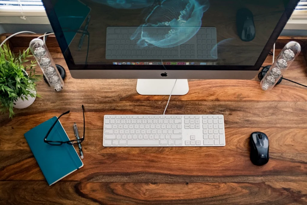 Cum menții curat un birou fără întreruperea activității zilnice