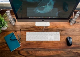 Cum menții curat un birou fără întreruperea activității zilnice