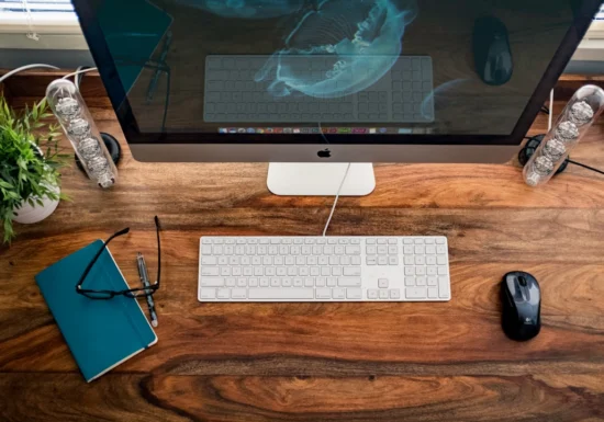 Cum menții curat un birou fără întreruperea activității zilnice