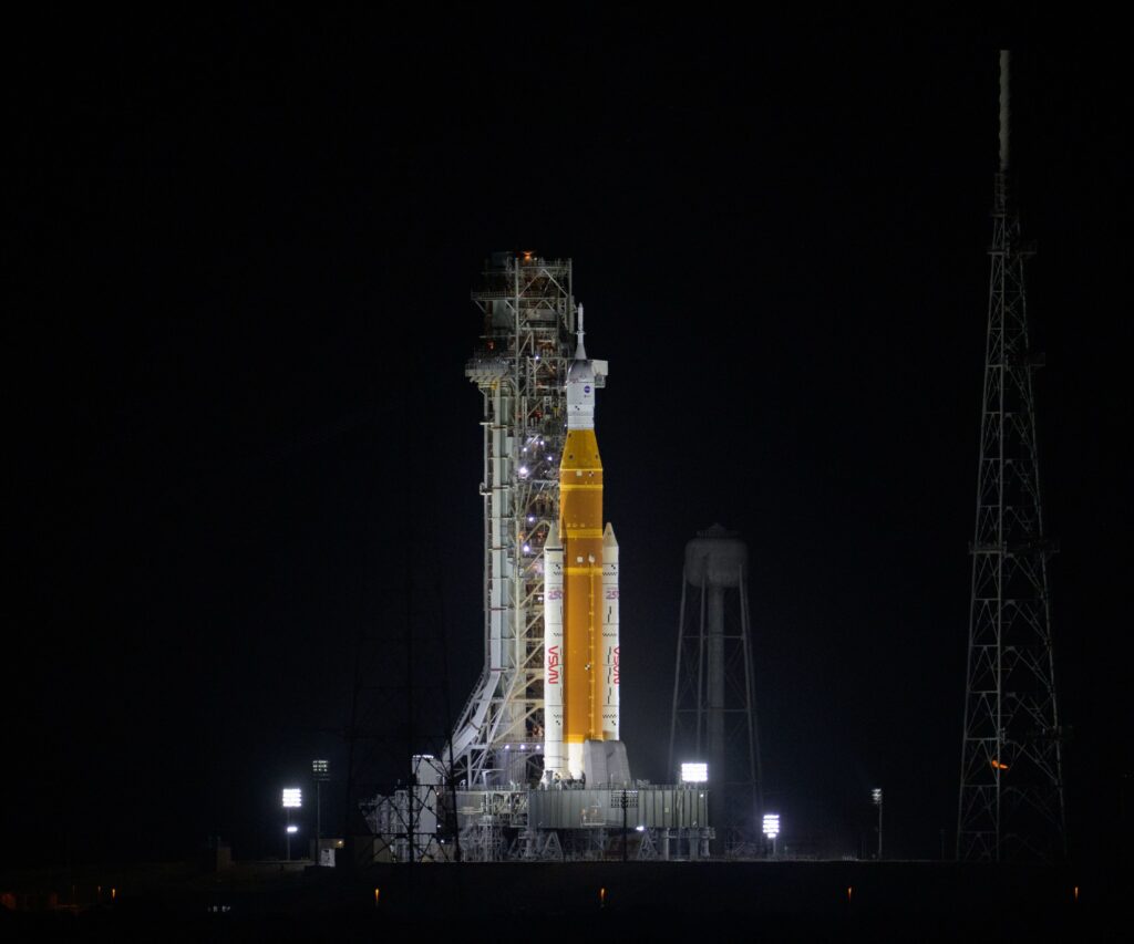 Artemis II a decolat: „Avem un frumos răsărit de lună, ne îndreptăm direct spre ea” (Video)