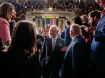 Regele Charles, misiune îndeplinită la curtea monarhului nebun al Americii