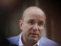 CNA a retras și licența postului de radio Gold FM, controlat de Cozmin Gușă