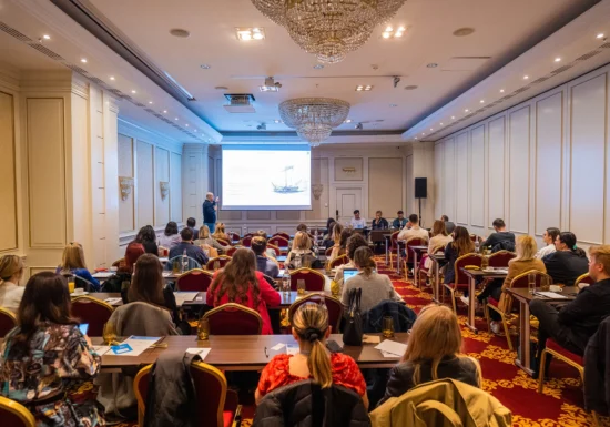 Digital Marketing Forum 2026 prezintă două masterclassuri intensive dedicate AI și Performance Marketing