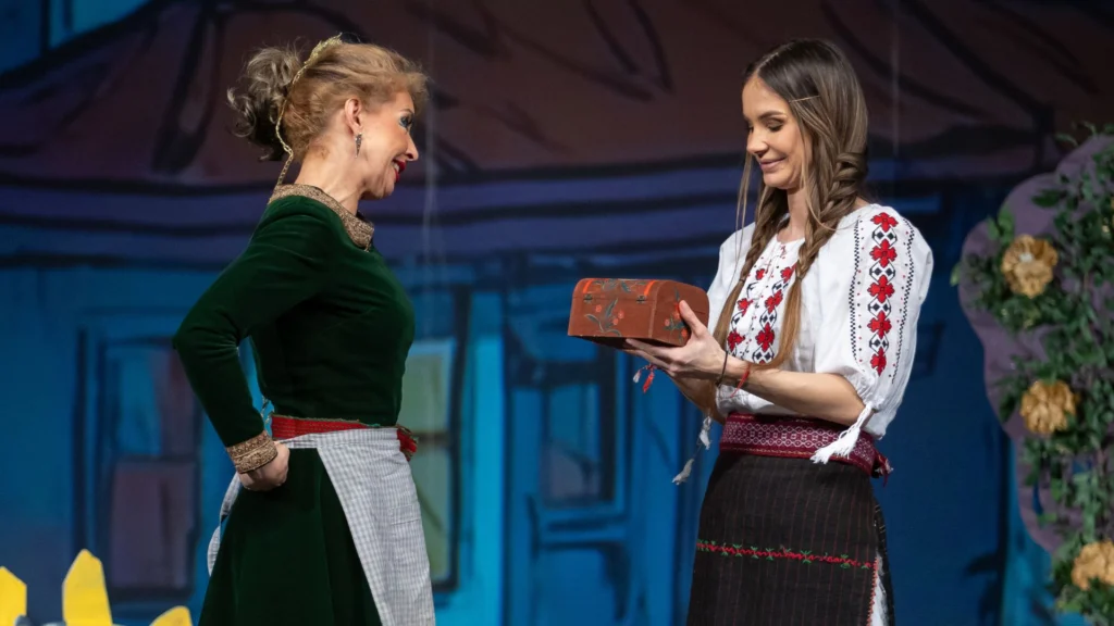 Fata babei și fata moșului