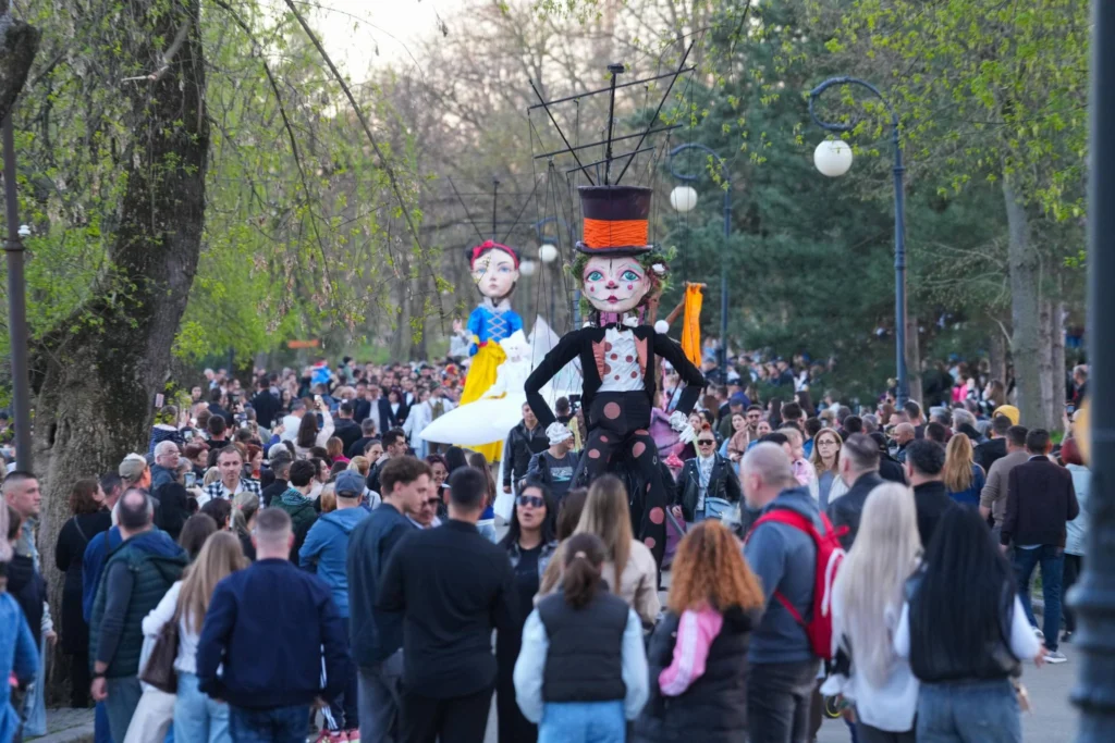 Câți bani publici „sparg” primarii pe iepuri gigant și concursuri de ciocnit ouă