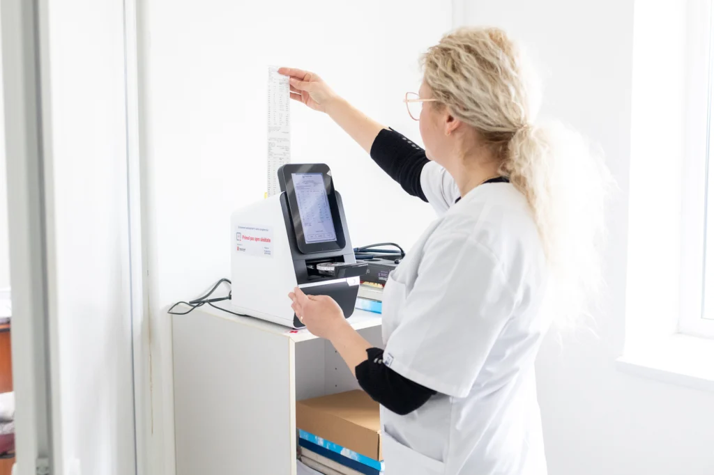 Concurs “Primul pas spre sănătate 4.0” – 60 de cabinete de medicină de familie vor fi dotate modern grație Salvați Copiii