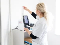 Concurs “Primul pas spre sănătate 4.0” – 60 de cabinete de medicină de familie vor fi dotate modern grație Salvați Copiii