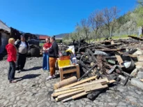 Salvați Copiii România anunță acțiuni de intervenție umanitară la Soveja, unde mai multe familii și-au pierdut casele în incendiu
