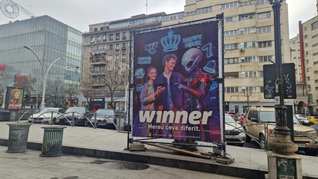 IC Brătianu, prismă publicitară inegală